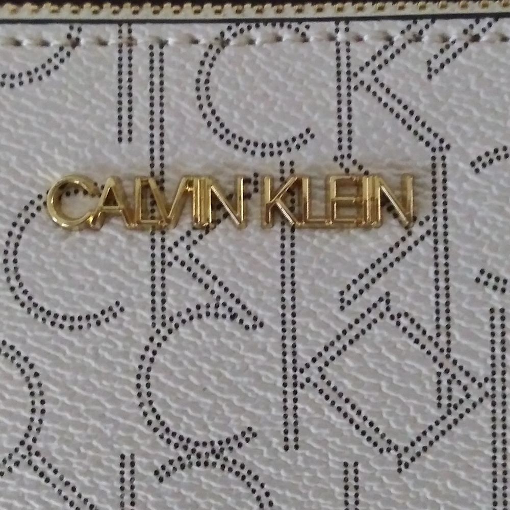 NWT CALVIN KIEIN LOGO WRISTLET CLUTCH POUCH BAG - Picture 2 of 10